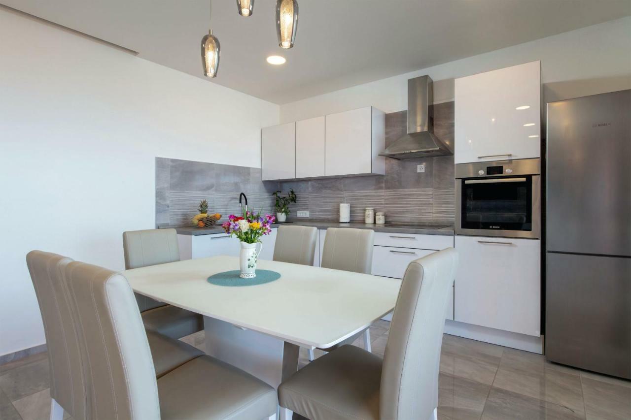 Luxury Apartment Nora โปดสตรานา ภายนอก รูปภาพ