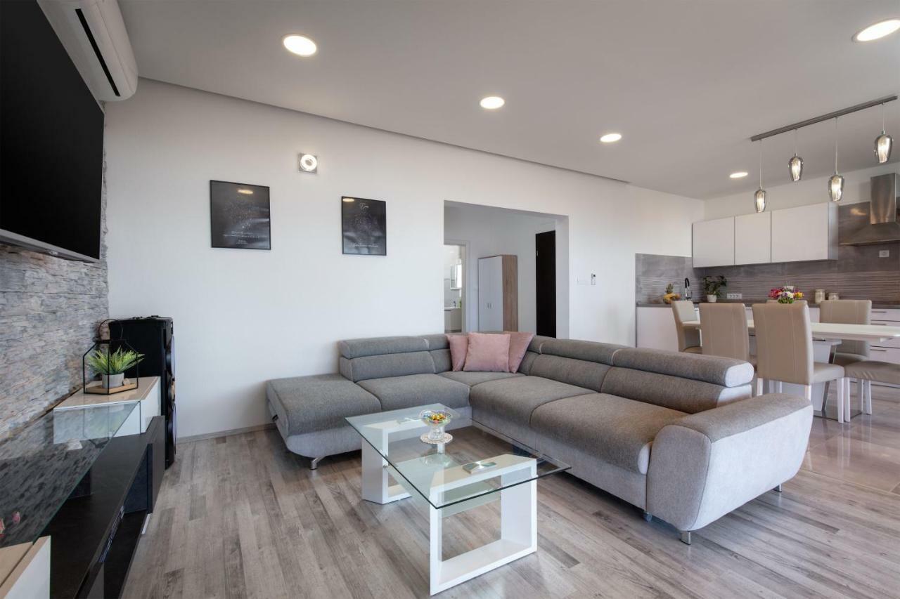 Luxury Apartment Nora โปดสตรานา ภายนอก รูปภาพ