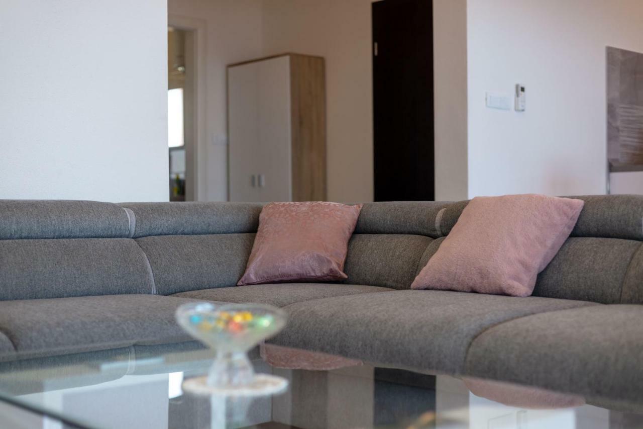 Luxury Apartment Nora โปดสตรานา ภายนอก รูปภาพ