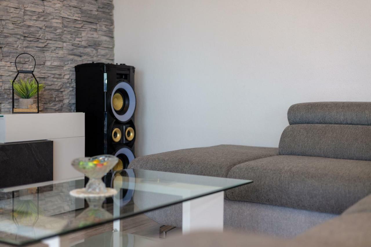 Luxury Apartment Nora โปดสตรานา ภายนอก รูปภาพ