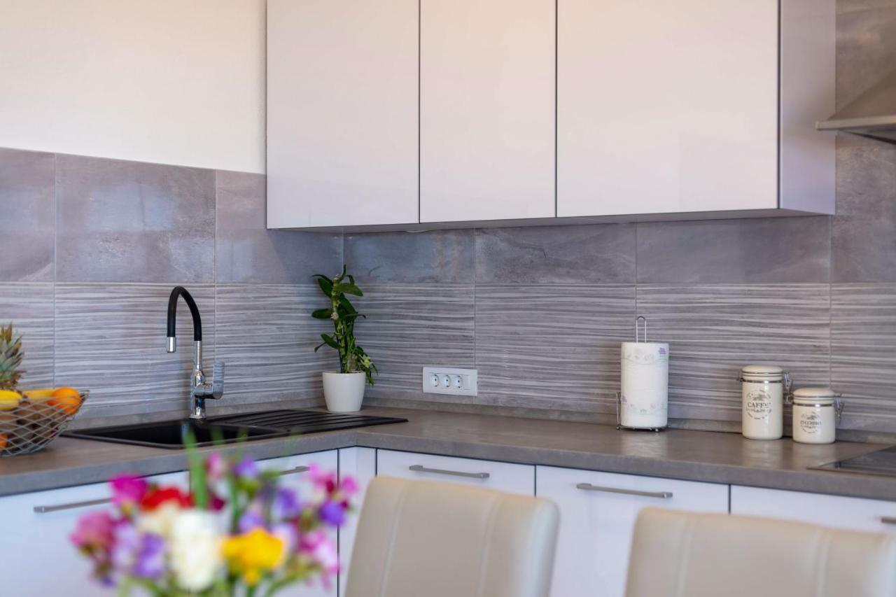 Luxury Apartment Nora โปดสตรานา ภายนอก รูปภาพ