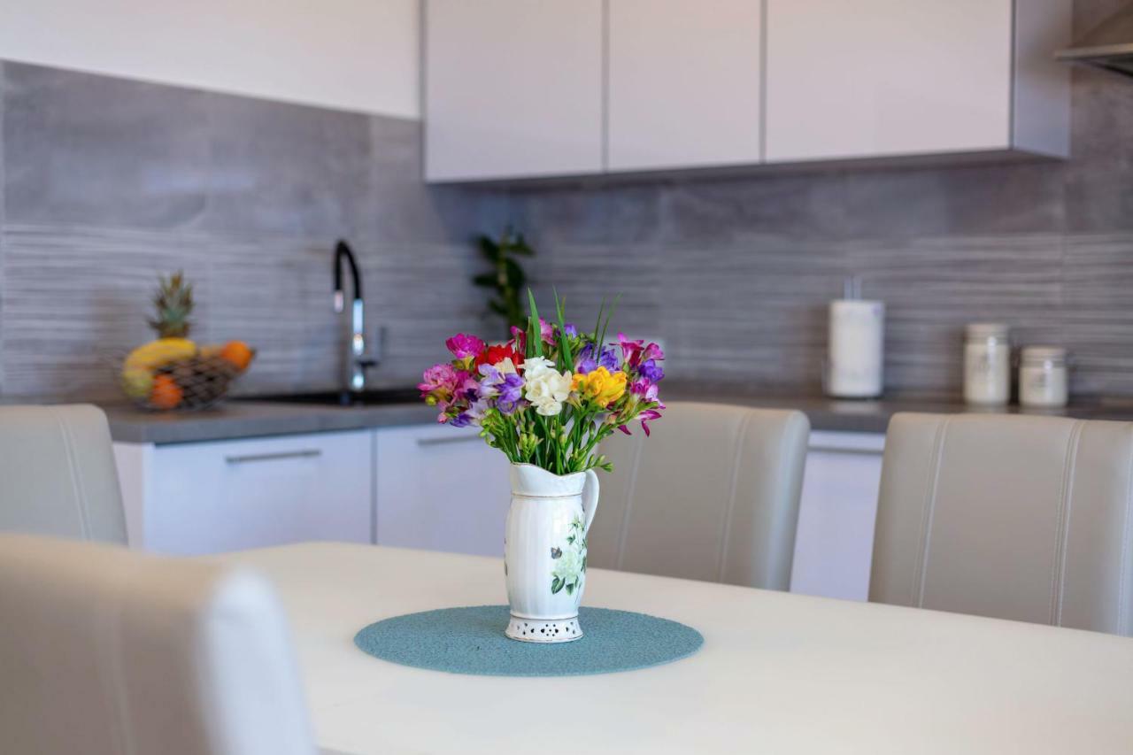 Luxury Apartment Nora โปดสตรานา ภายนอก รูปภาพ
