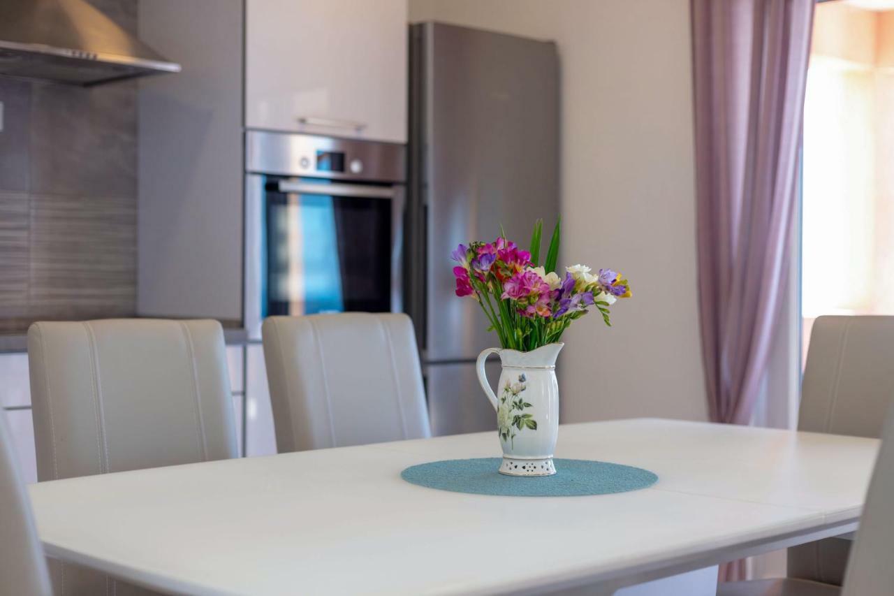 Luxury Apartment Nora โปดสตรานา ภายนอก รูปภาพ